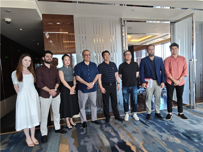 巴基斯坦交通部部長(zhǎng)會(huì)見(jiàn)亞特重工董事長(zhǎng)，亞特環(huán)保裝備助力“一帶一路”綠色發(fā)展。